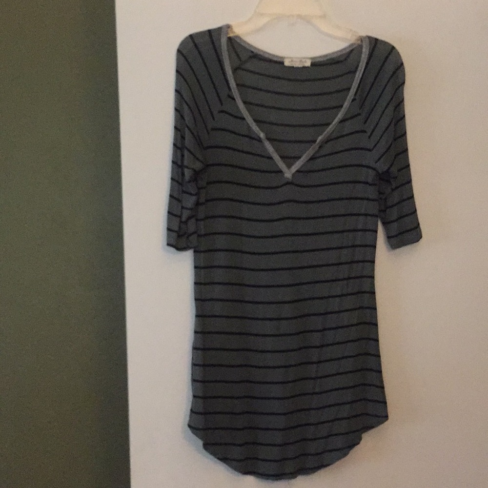 Dark green and navy blue 3/4 sleeve tee